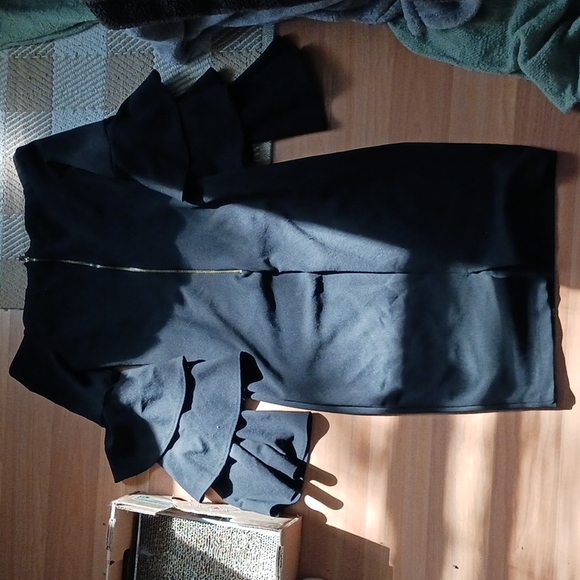 Black ruffle sleeve midi dress - Picture 3 of 4